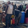 الهجرة توزع النفط الأبيض للنازحين في مخيمات أربيل ودهوك