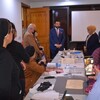 الدكتور احمد العلياوي مدير عام دار المخطوطات يتفقد الورشة التدريبية لصيانة المخطوطات