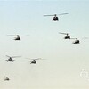 طيران الجيش يلقي منشورات بالانبار يطالب فيها المواطنين بعدم الاقتراب من الصحراء