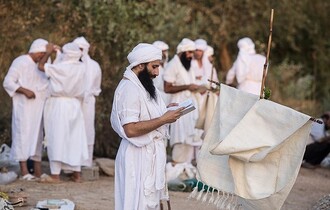 الصابئة المندائيون يقيمون مناسك الخليقة ويستذكرون موتاهم