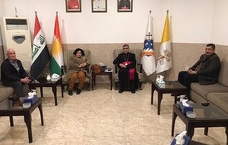 وفد من منظمة حمورابي لحقوق الانسان يزور مطرانية الكلدان في دهوك ويلتقي نيافة المطران ازاد صبري شابا