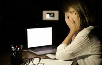الكشف عن نسبة النساء اللواتي يتعرضن للعنف الرقمي في العراق