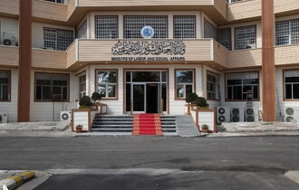 العمل تعلن شمول فئة جديدة من النساء بالإعانة الاجتماعية