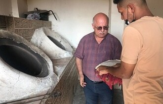 الاستاذ وليم وردا يتفقد مشروعا للدعم الاقتصادي في منطقة اليوسفية