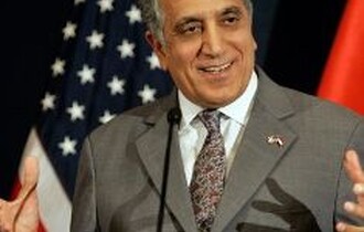 خليل زاد يشدد على أهمية تشكيل حكومة وحدة وطنية عراقية ويصف الوضع بالهش  