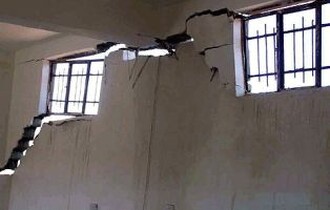 انهيار اخر بسبب الفساد الاداري -قاعة المناسبات في مركجيا تلتحق بجسر نهلة