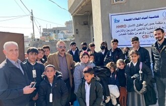 منظمة حمورابي لحقوق الانسان توزيع كسوة شتائية على تلاميذ من مخيم خانك في دهوك.