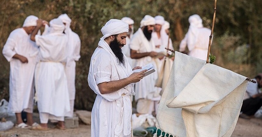 الصابئة المندائيون يقيمون مناسك الخليقة ويستذكرون موتاهم