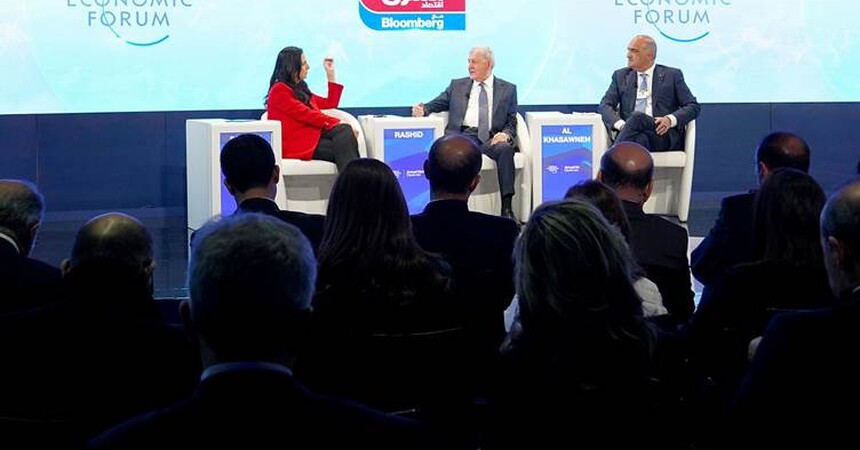 منتدى دافوس يثني على طروحات الرئيس العراقي لتعزيز التعاون مع دول الجوار