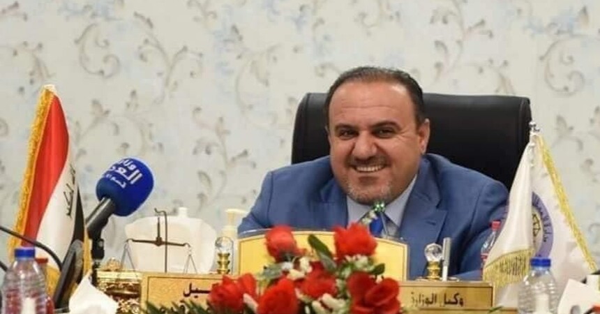 وزير العدل يهنئ المرأة العراقية بعيدها العالمي ويمنح موظفات الوزارة كافة كتاب شكر وتقدير