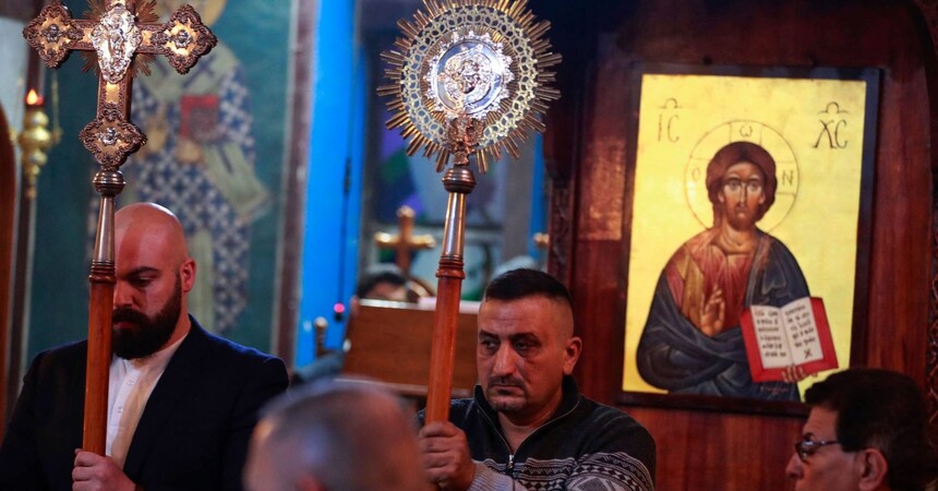 العراق: خطة احترازية لحماية «رأس السنة»... وكربلاء تحظر الموسيقى و«شجرة الميلاد»