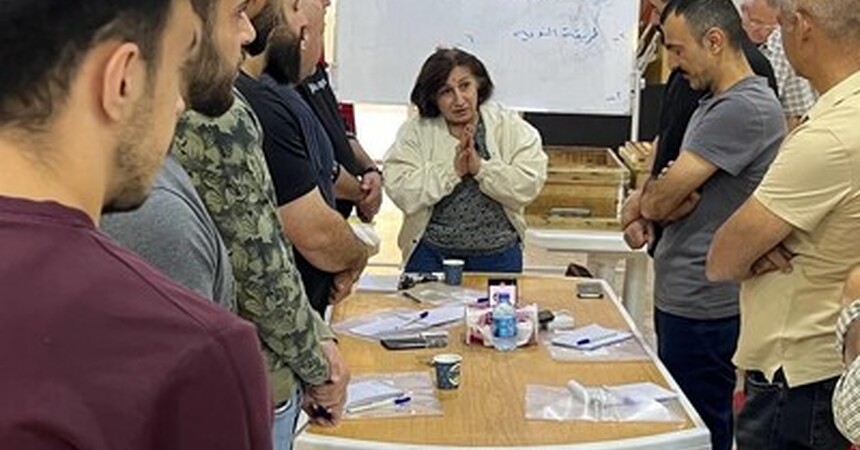 في خطوة منها لتطوير مهارات الشباب وتحسين سبل العيش.. منظمة حمورابي لحقوق الإنسان تطلق ورشة شاملة لتربية النحل في دهوك