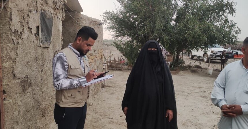 العمل تستجيب لمناشدة مسنة من ذي قار تفتقر لأبسط مقومات الحياة