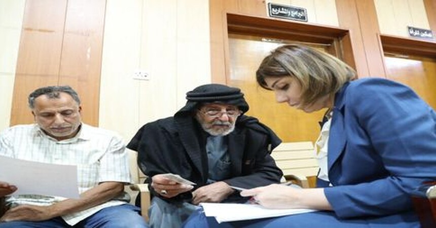 وزيرة الهجرة توجه من البصرة بانجاز معاملات المواطنين النازحين وانهاء معاناتهم