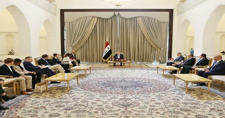 رئيس الجمهورية يؤكد لعمدة باريس : العراق مر بظروف معقدة وسخرت موارد البلد لمواجهة هذه التحديات