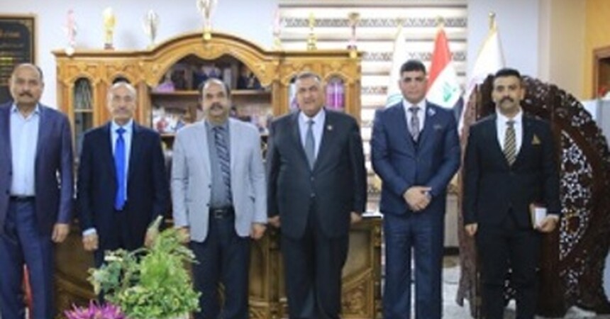 ثلاثة من كوادر منظمة حمورابي لحقوق الانسان يساهمون في ندوة اقامتها كلية الآداب في الجامعة العراقية.