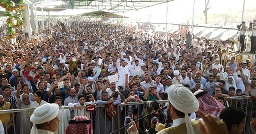 خطباء العيد في العراق حذروا من العنف وأكدوا استمرار الاحتجاج 