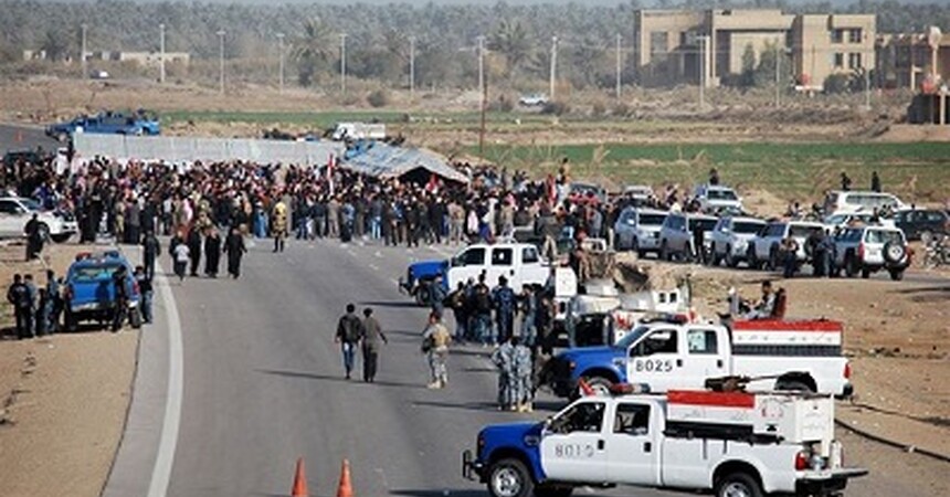 مسلحون يشتبكون مع قوة من الجيش العراقي ويمنعوها من اقتحام ساحة اعتصام الرمادي